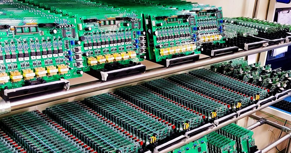 Zagadnienia kosztów pracy i strategie optymalizacji w przetwórstwie PCBA