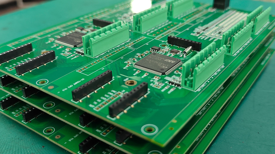 W jaki sposób zarządzanie emisjami dwutlenku węgla w fabrykach PCBA wpływa na koszty produkcji?